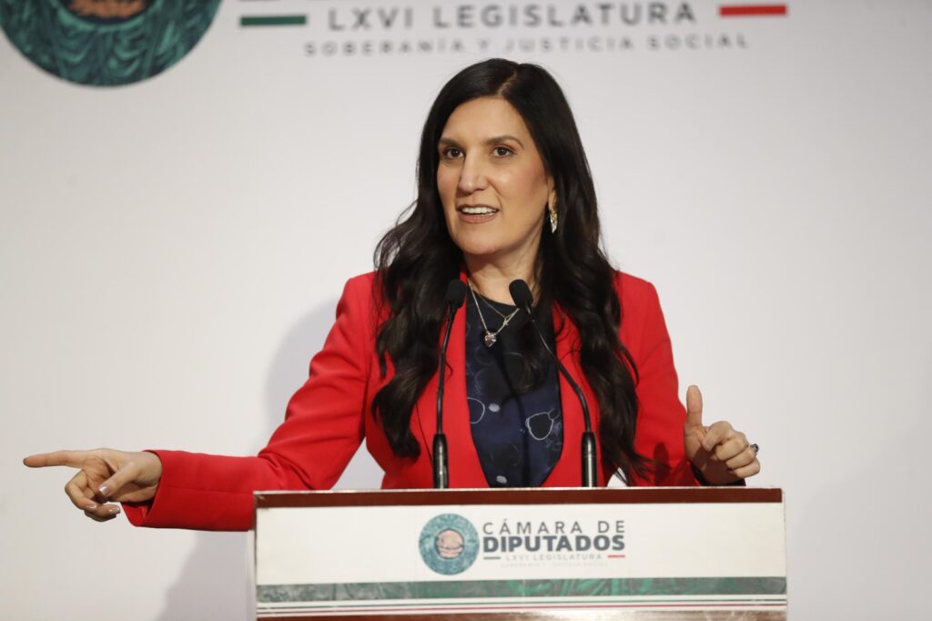 Kenia López Rabadán impulsa alivios fiscales para familias con mascotas y rechaza la confrontación política