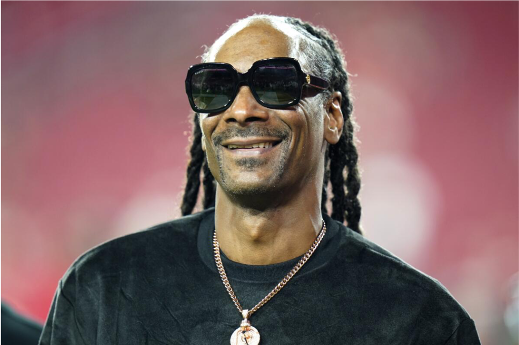 Snoop Dogg será la estrella del show de medio tiempo navideño de la NFL