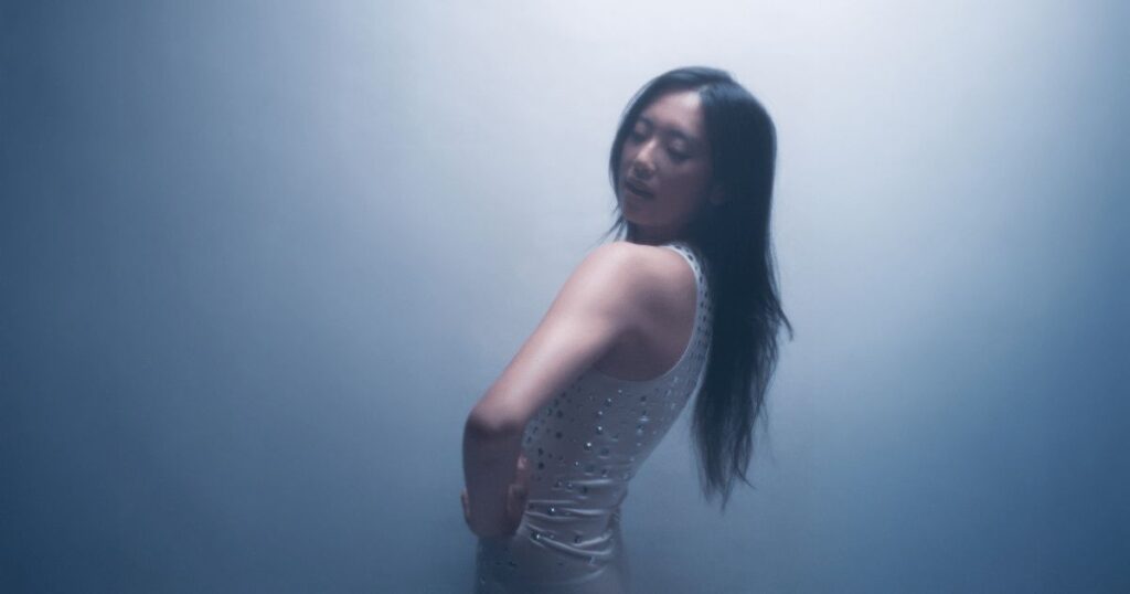 ‘Fleeting’: El nuevo EP de Sarah Kinsley que suena a libertad y nostalgia