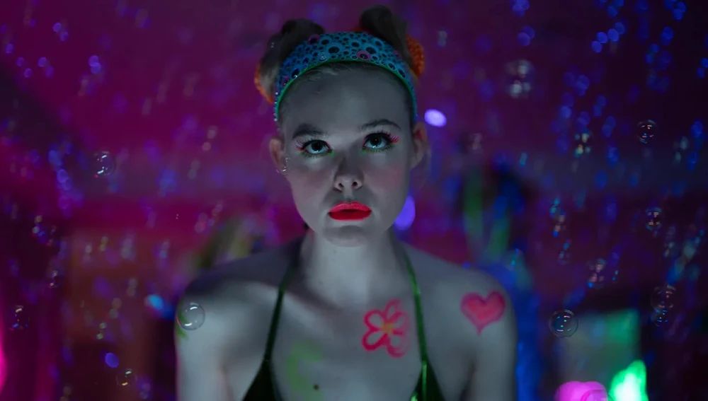 De estrella de cine a OnlyFans: El primer avance de la nueva serie de Elle Fanning
