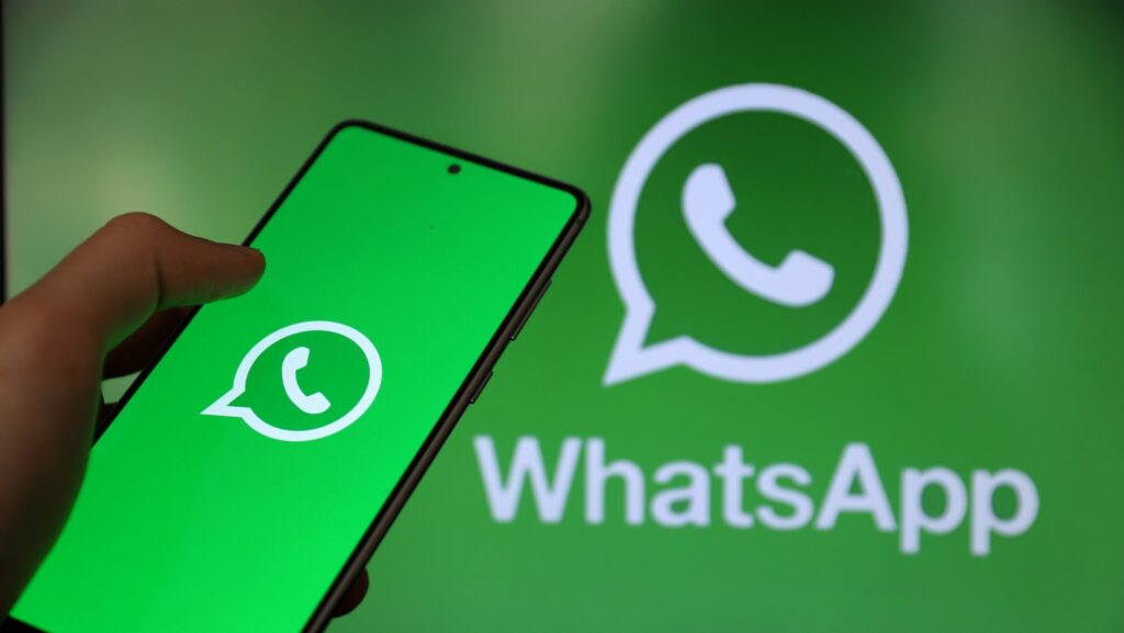 El “modo espía” de WhatsApp: cómo leer mensajes sin dejar rastro
